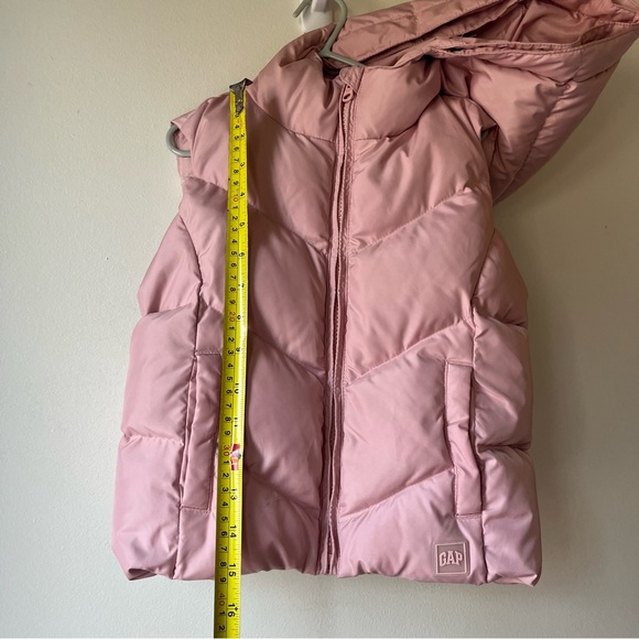 GAP Kids Pink Quilted Puffer Vest Faux Fur Hood Girls Size 6–7 Winter - Picture 10 of 13